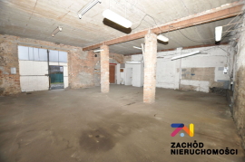 Dom wolnostojący z zabudowaniami o łącznej powierzchni zabudowy około 600m2